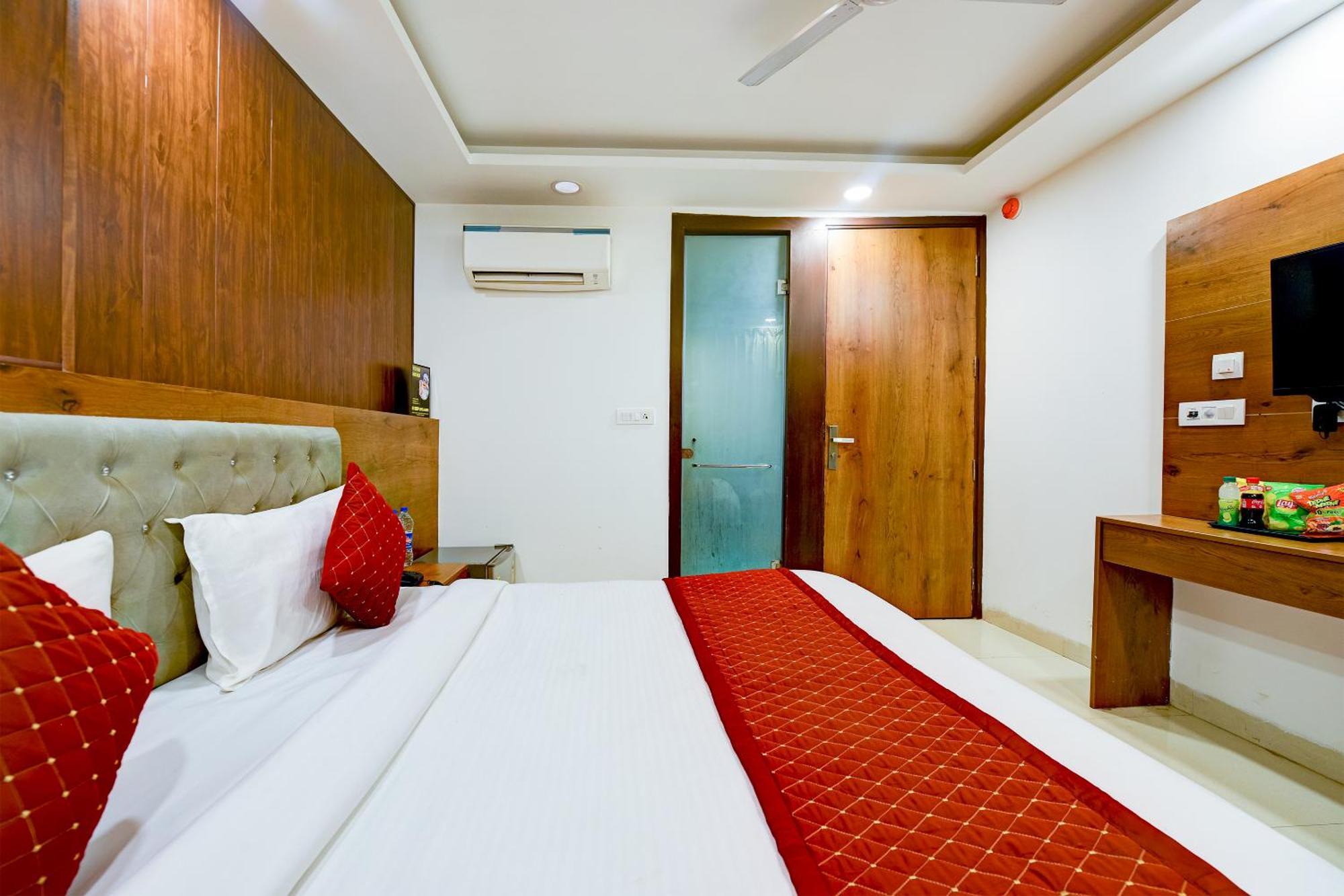 Hotel Grand Qubic Near Delhi Airport Нью-Делі Екстер'єр фото