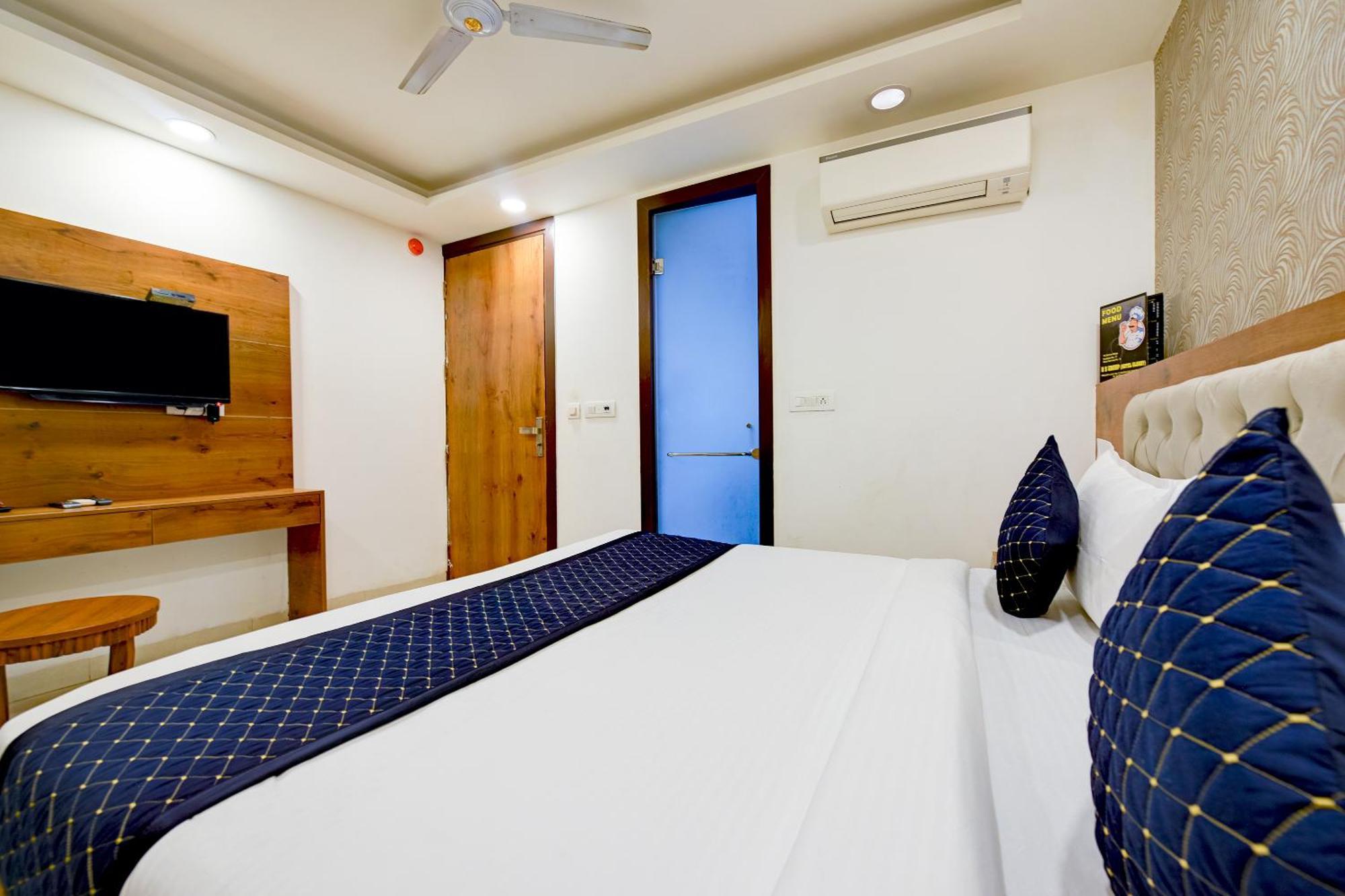 Hotel Grand Qubic Near Delhi Airport Нью-Делі Екстер'єр фото