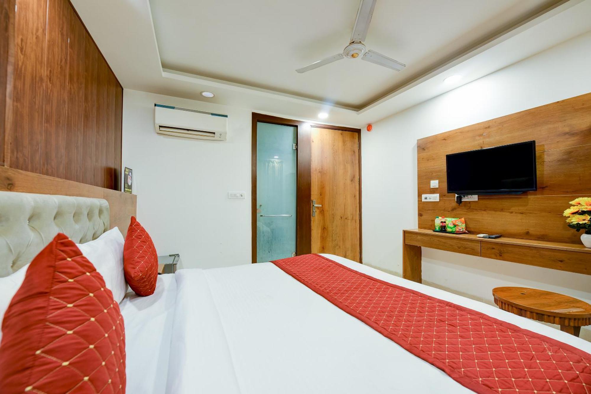 Hotel Grand Qubic Near Delhi Airport Нью-Делі Екстер'єр фото
