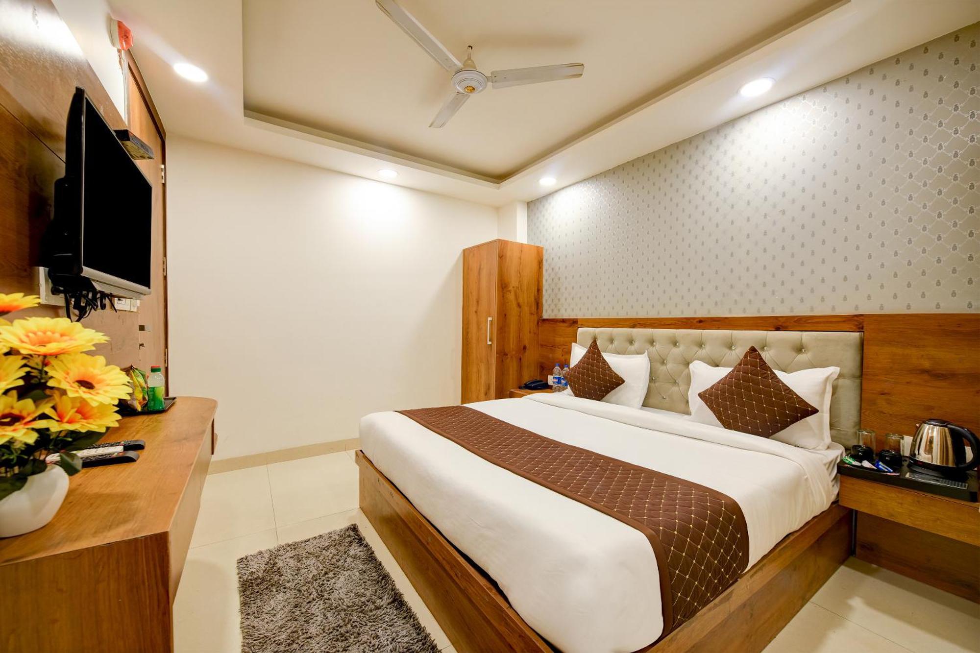 Hotel Grand Qubic Near Delhi Airport Нью-Делі Екстер'єр фото