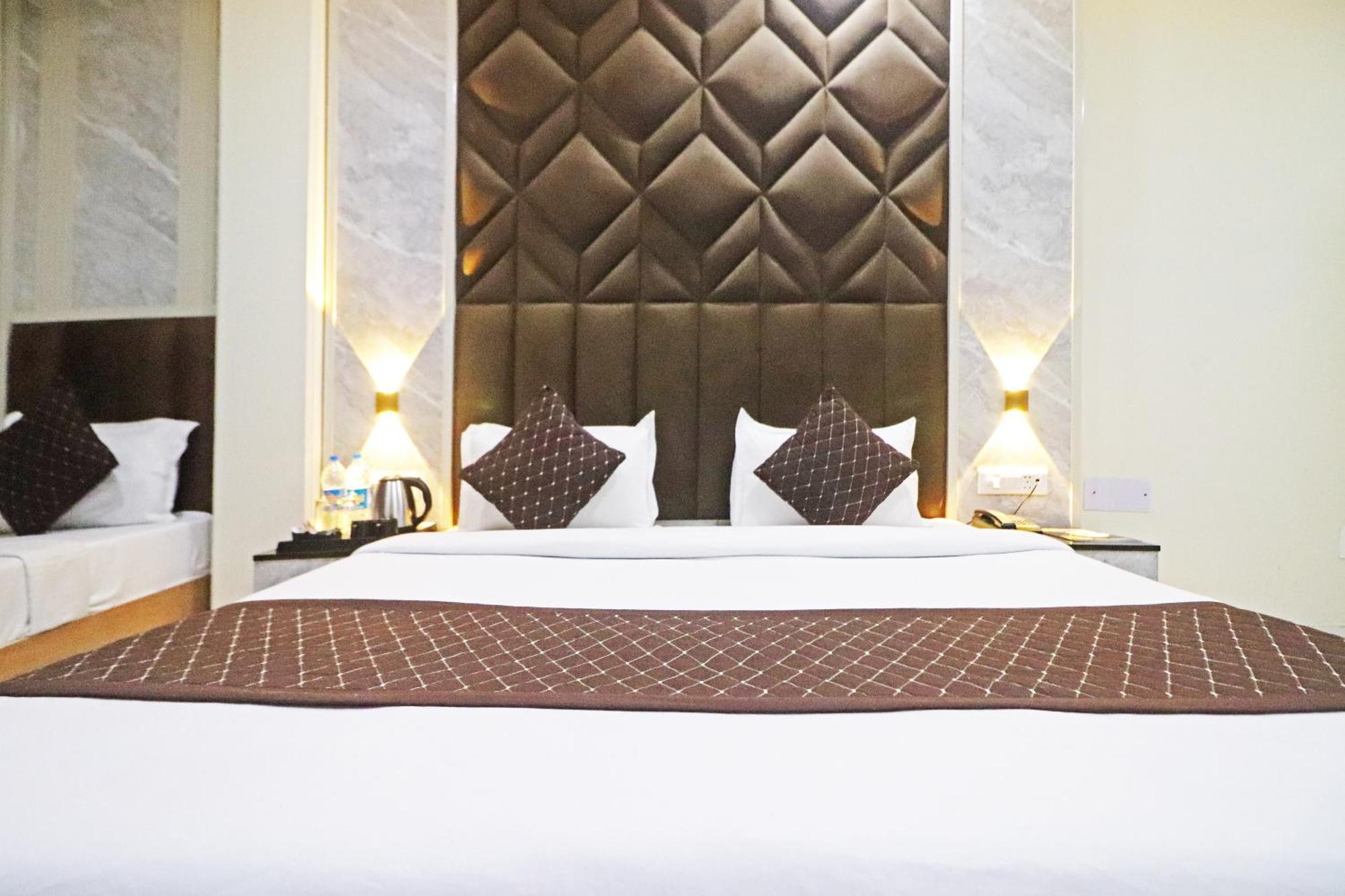 Hotel Grand Qubic Near Delhi Airport Нью-Делі Екстер'єр фото