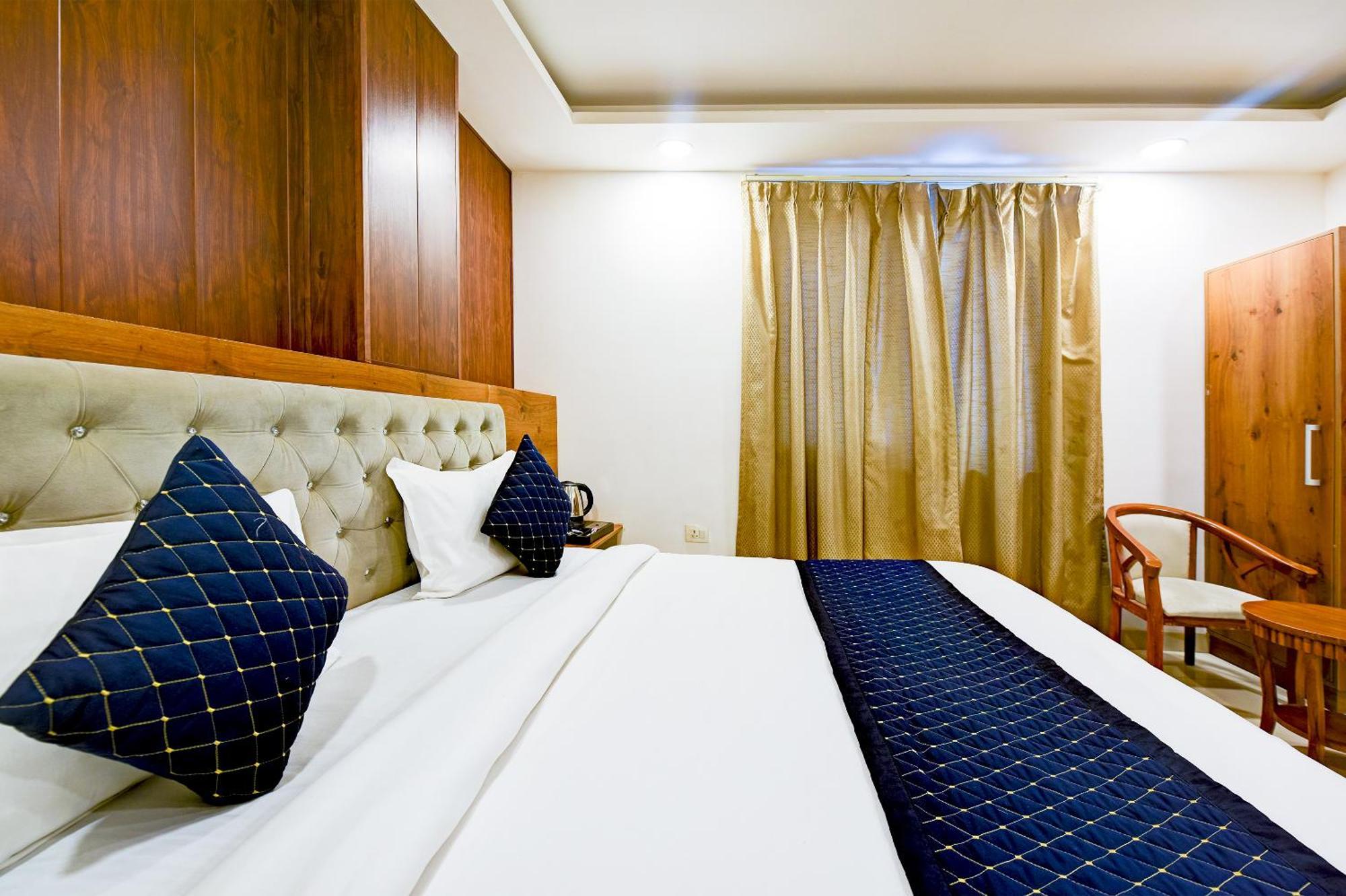 Hotel Grand Qubic Near Delhi Airport Нью-Делі Екстер'єр фото