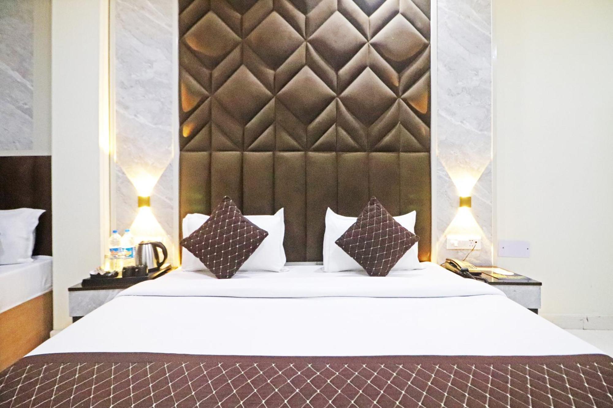 Hotel Grand Qubic Near Delhi Airport Нью-Делі Екстер'єр фото